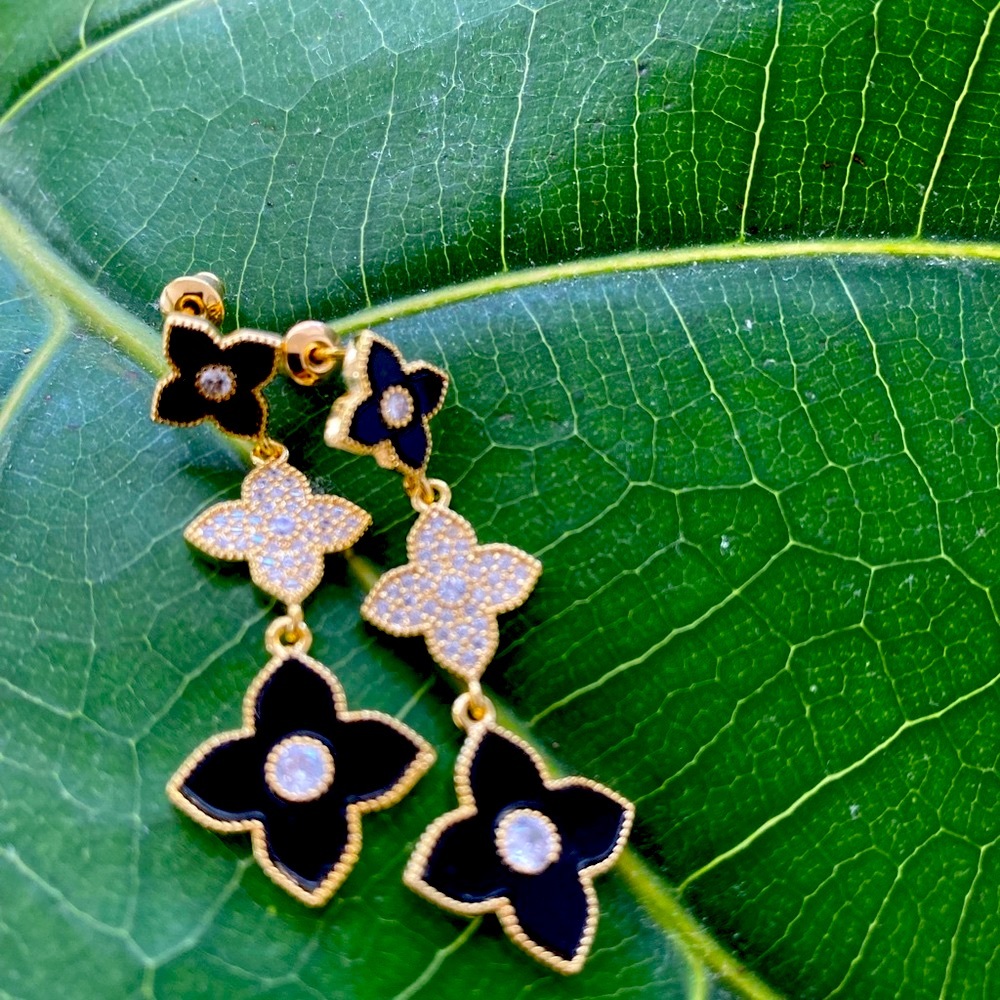 Golden clover earrings